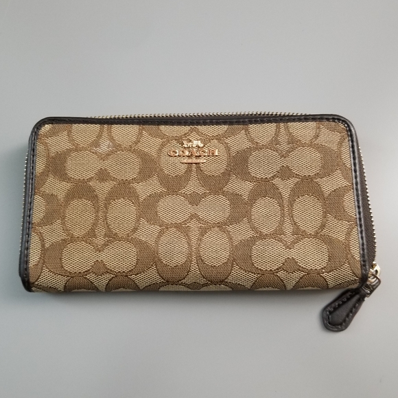COACH Large Brown Zippy compact Signature wallet - Picture 1 of 15